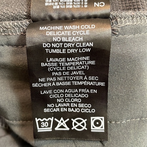 KUHL Projekt XS Dark Gray Black Pop Over 1/4 zip pockets have zipper hood visor - Picture 16 of 16